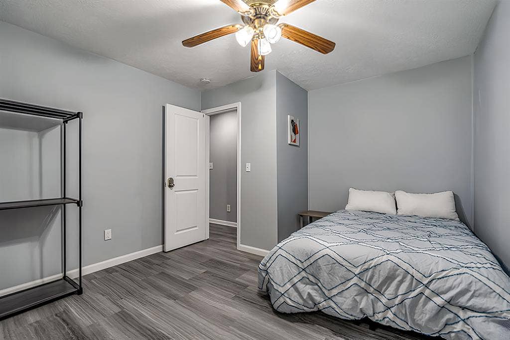 9 BR in Marietta