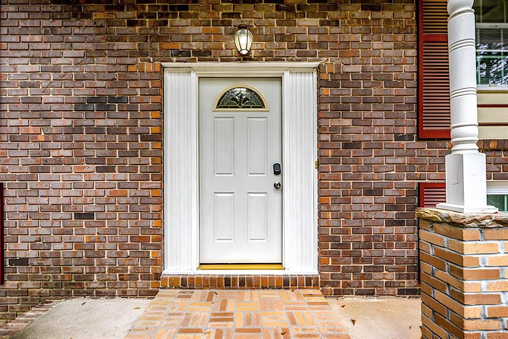 9 BR in Marietta