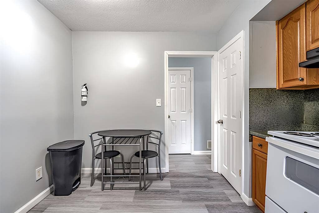 9 BR in Marietta