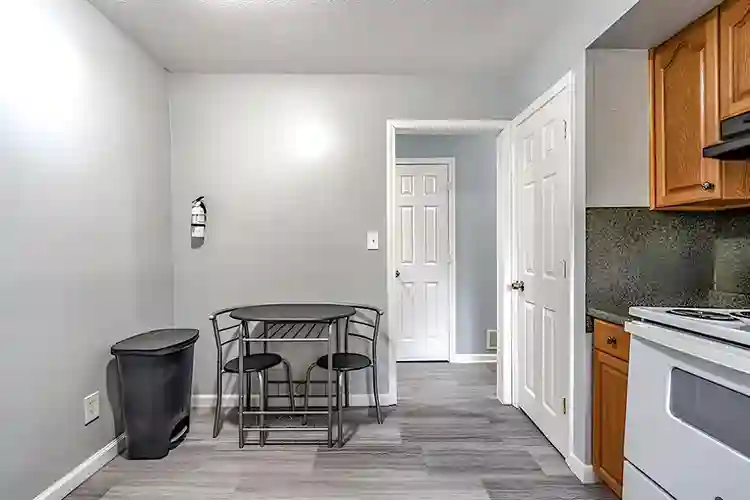 9 BR in Marietta