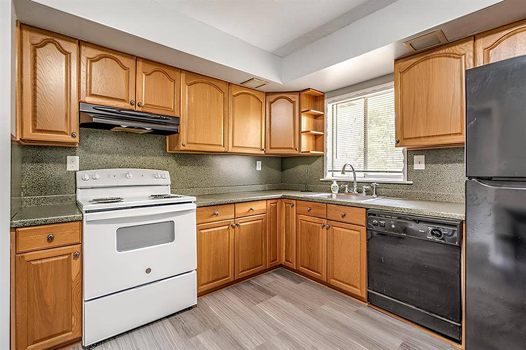 9 BR in Marietta