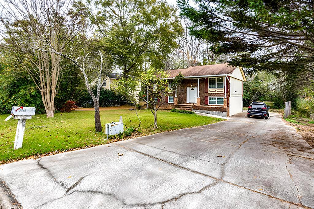 9 BR in Marietta