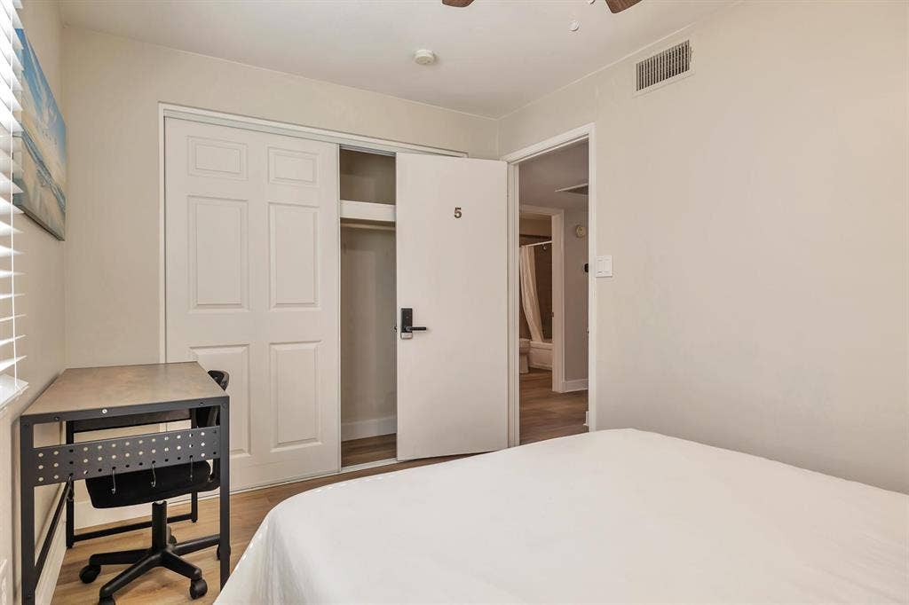 7 BR in Phoenix