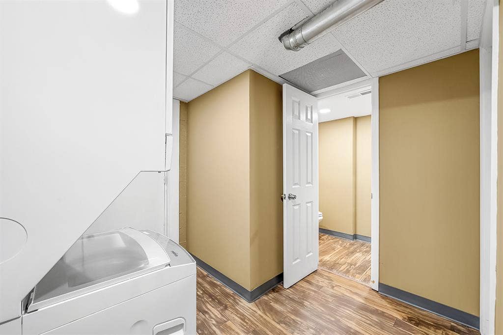 6 BR in Riverdale
