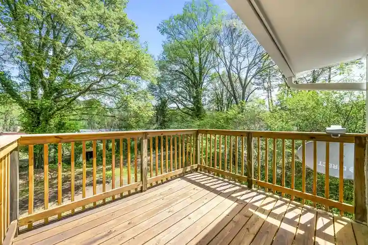 6 BR in Riverdale