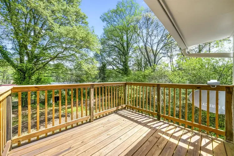 6 BR in Riverdale