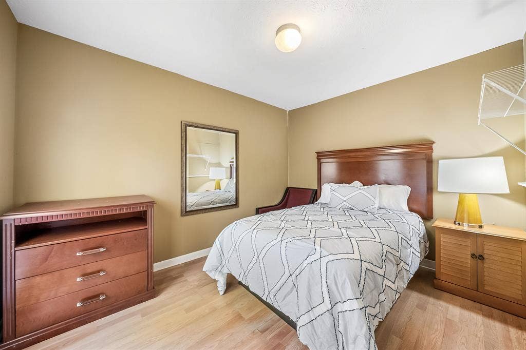 6 BR in Riverdale