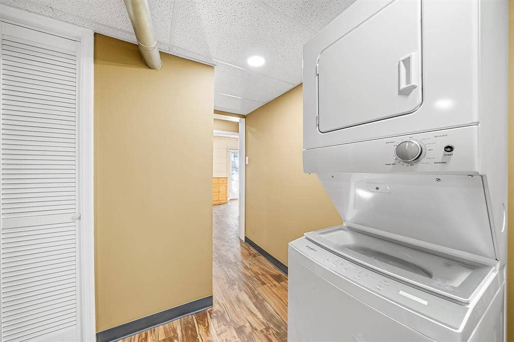 6 BR in Riverdale