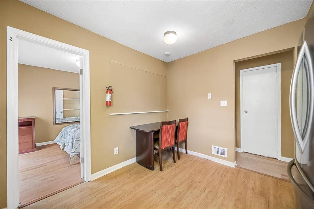 6 BR in Riverdale