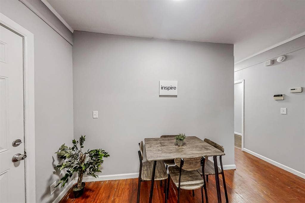 6 BR in Riverdale