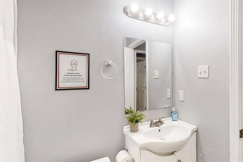 6 BR in Riverdale