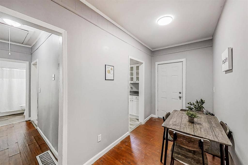 6 BR in Riverdale