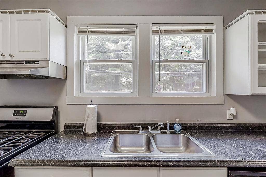 6 BR in Riverdale