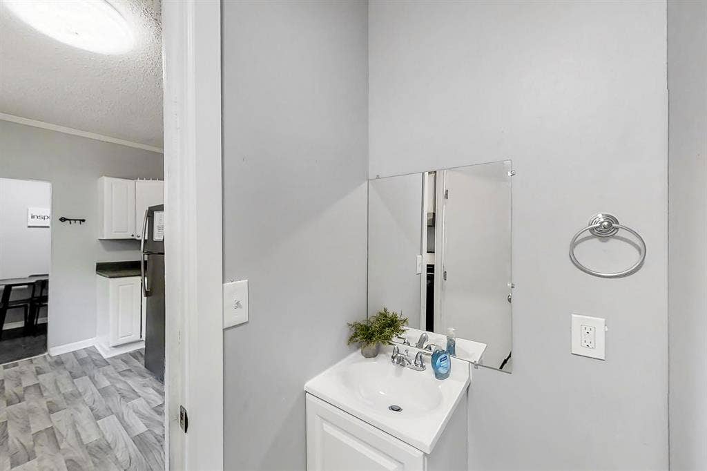 6 BR in Riverdale