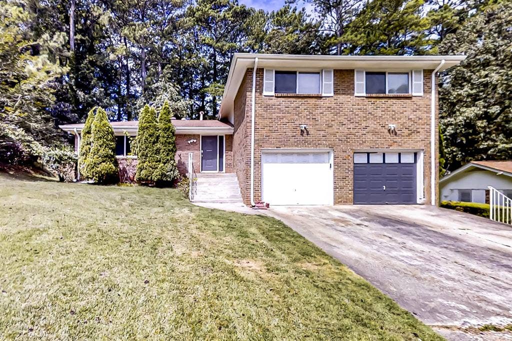 8 BR in Decatur