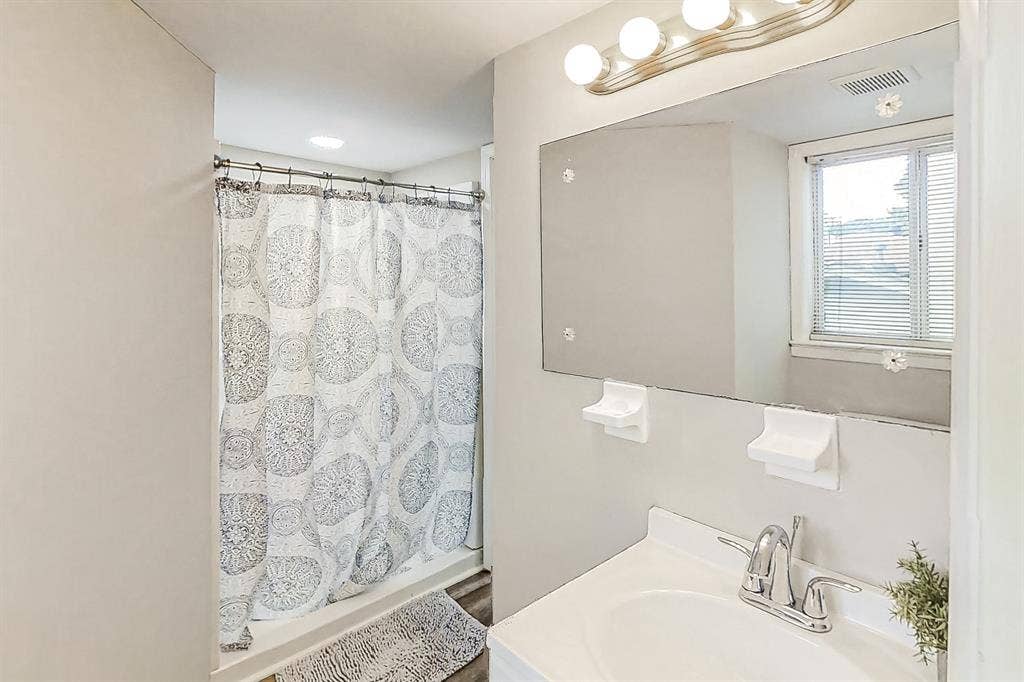 8 BR in Decatur