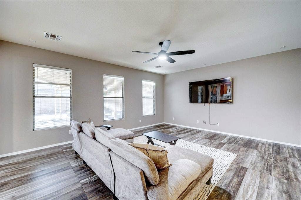 9 BR in Tolleson