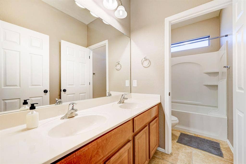 9 BR in Tolleson
