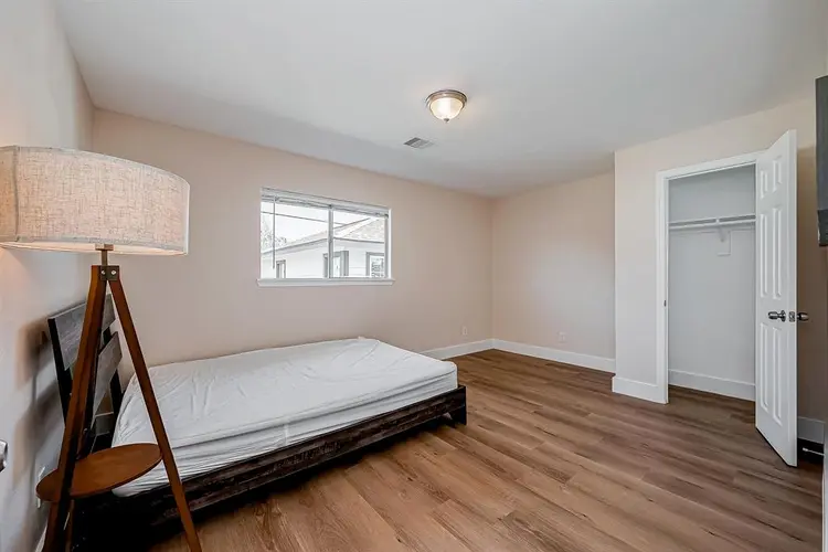 9 BR in Houston