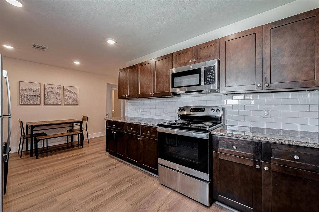 9 BR in Houston