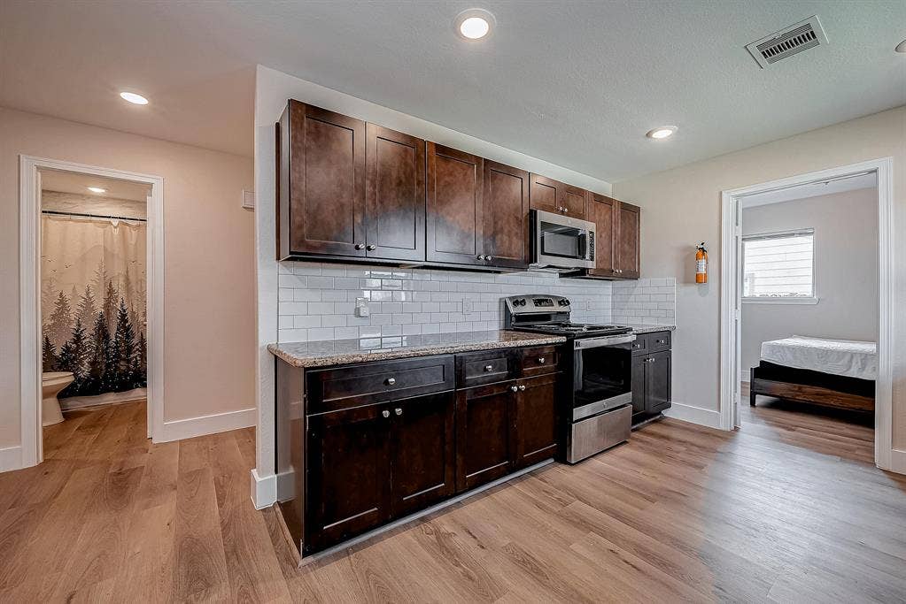 9 BR in Houston