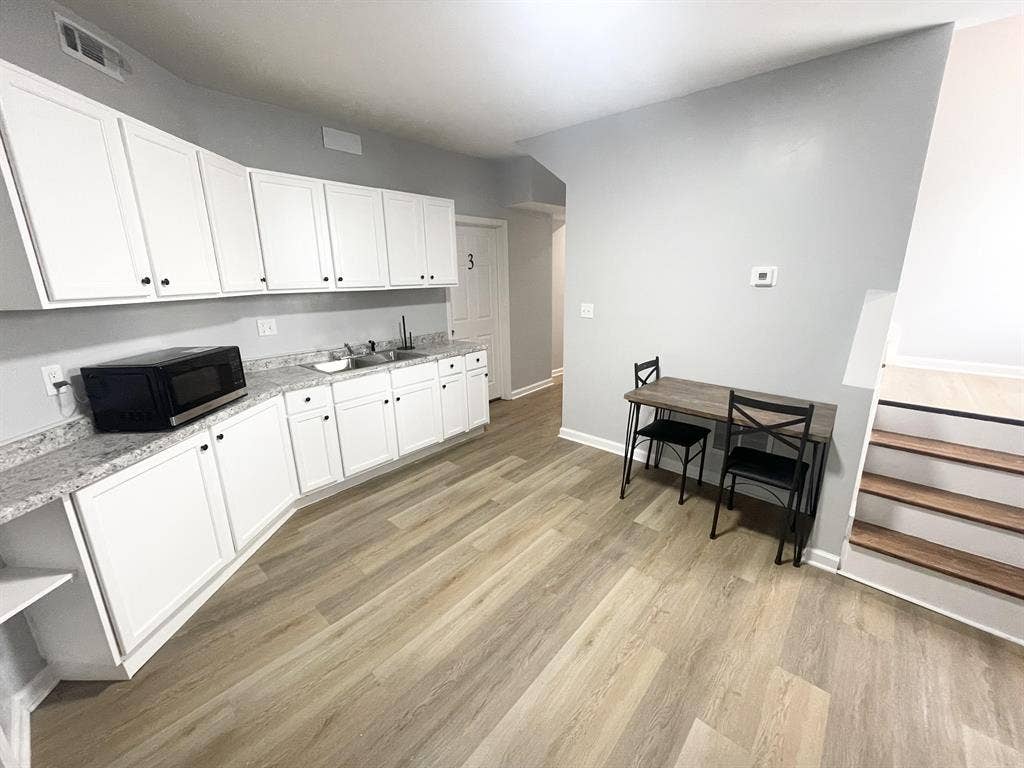 6 BR in Indianapolis