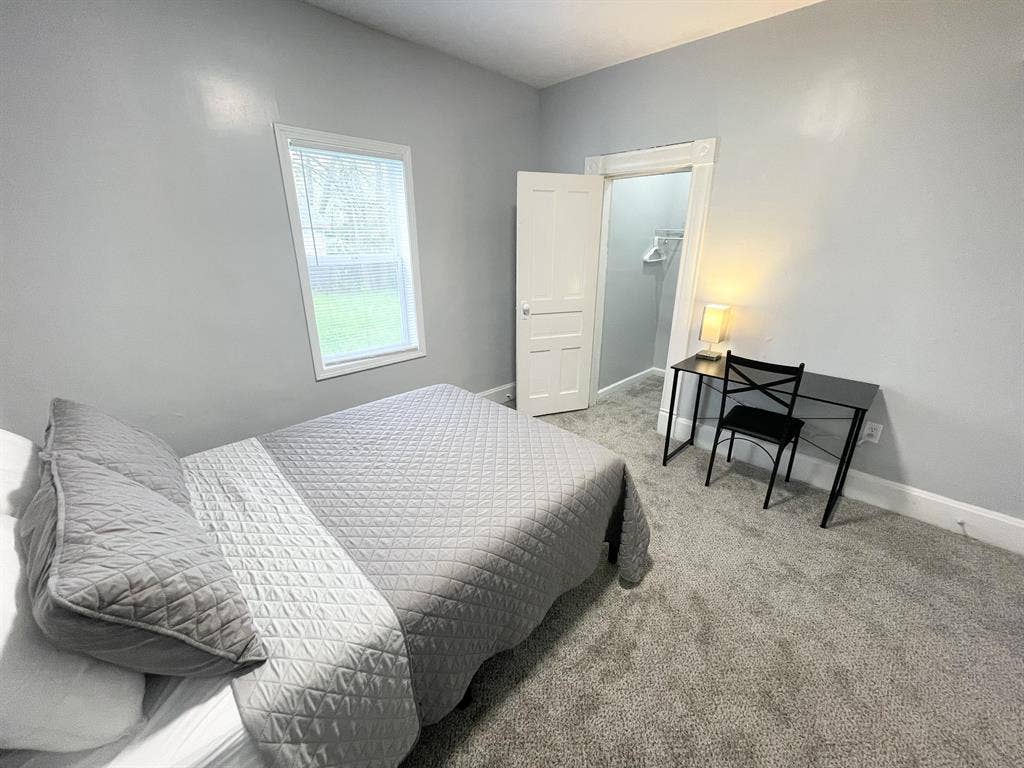 6 BR in Indianapolis