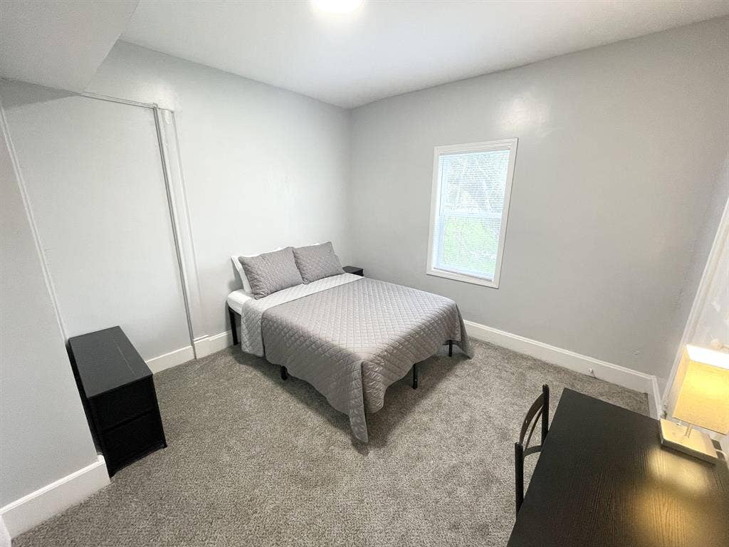 6 BR in Indianapolis
