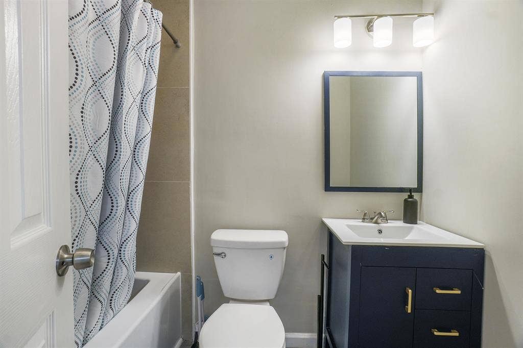 7 BR in Montgomery