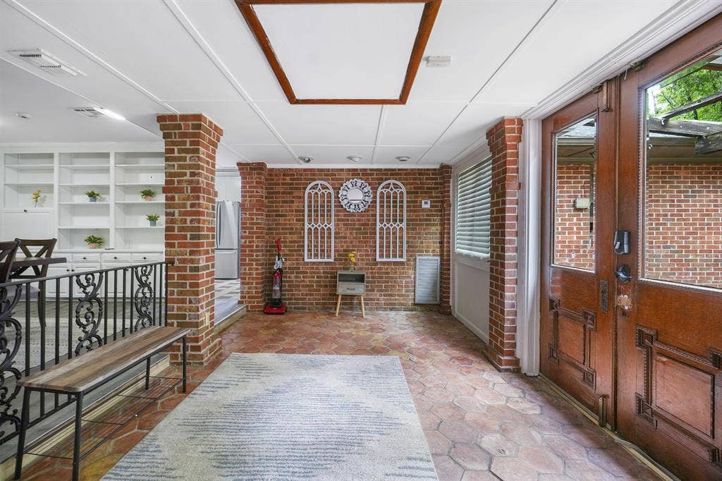7 BR in Montgomery