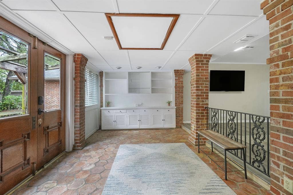 7 BR in Montgomery