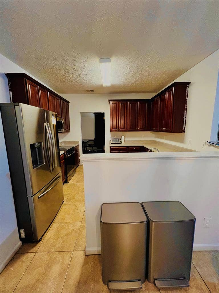 4 BR in Riverdale