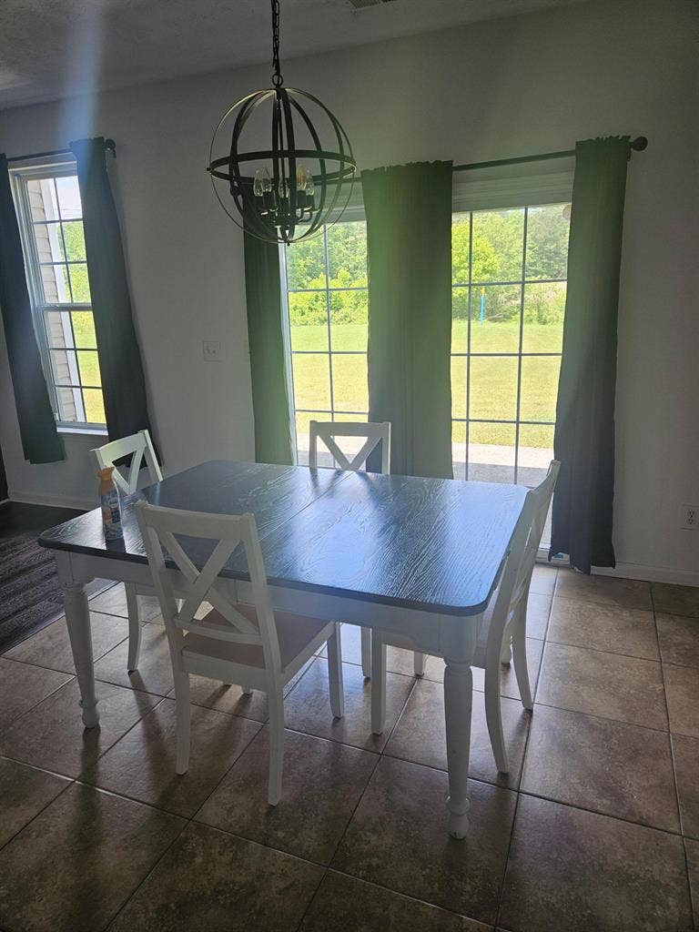 4 BR in Riverdale