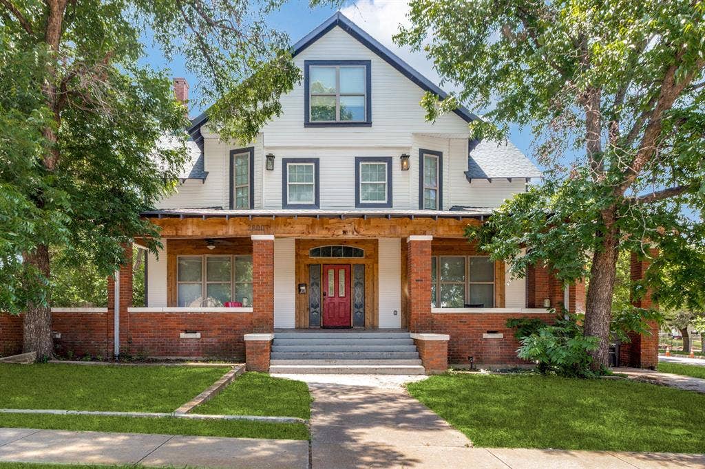 9 BR in Fort Worth