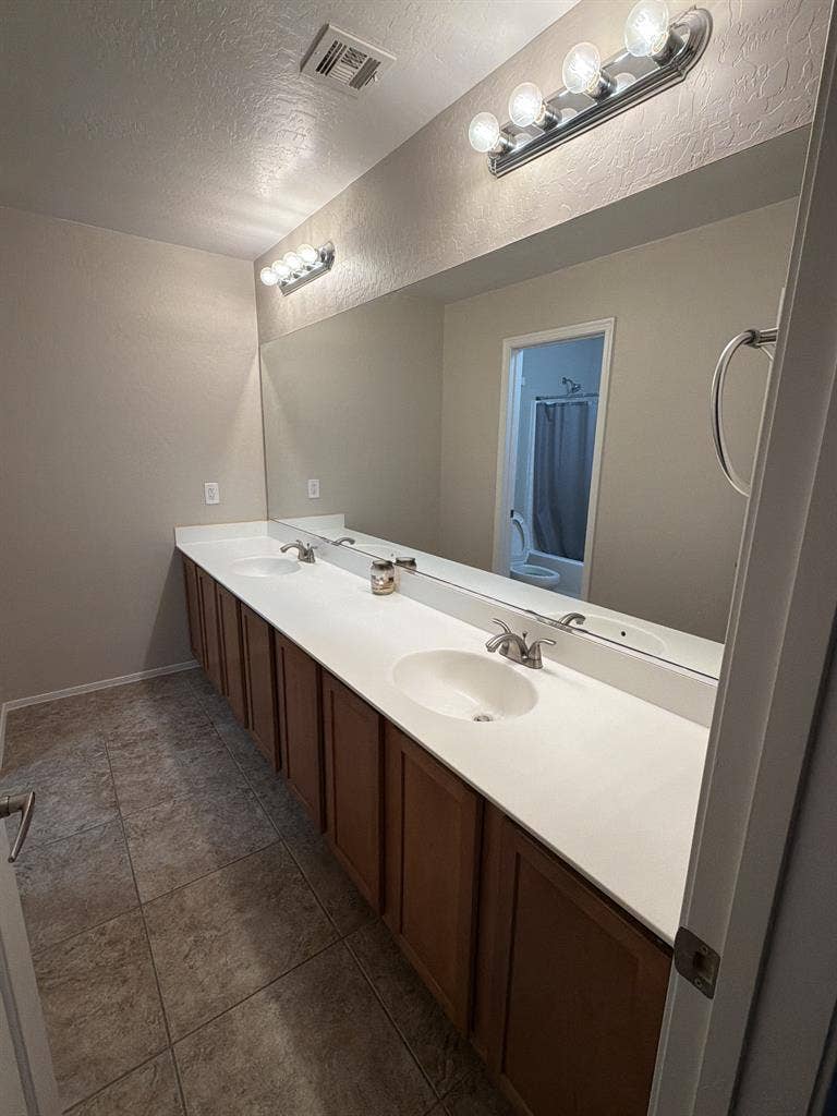 Furnished Room – Rhodes Ranch Area