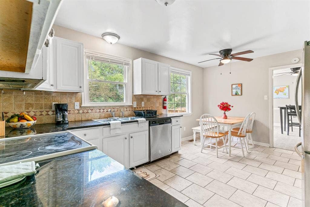 5 BR in Hopewell