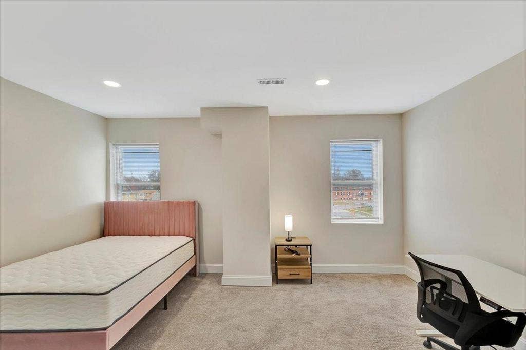 7 BR in Baltimore