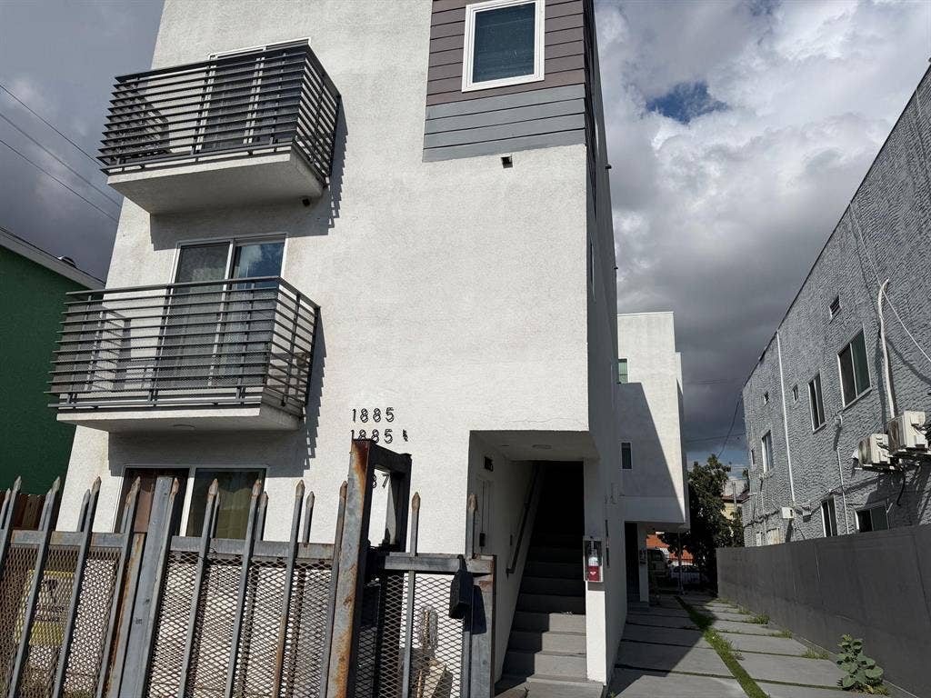 3 BR in Los Angeles