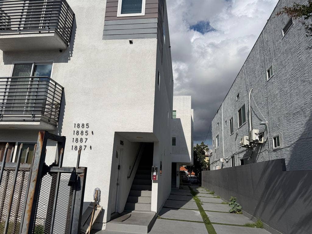 3 BR in Los Angeles