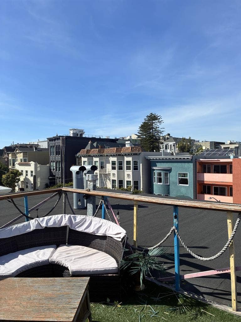 Big room in nice flat APRIL ONLY!!!