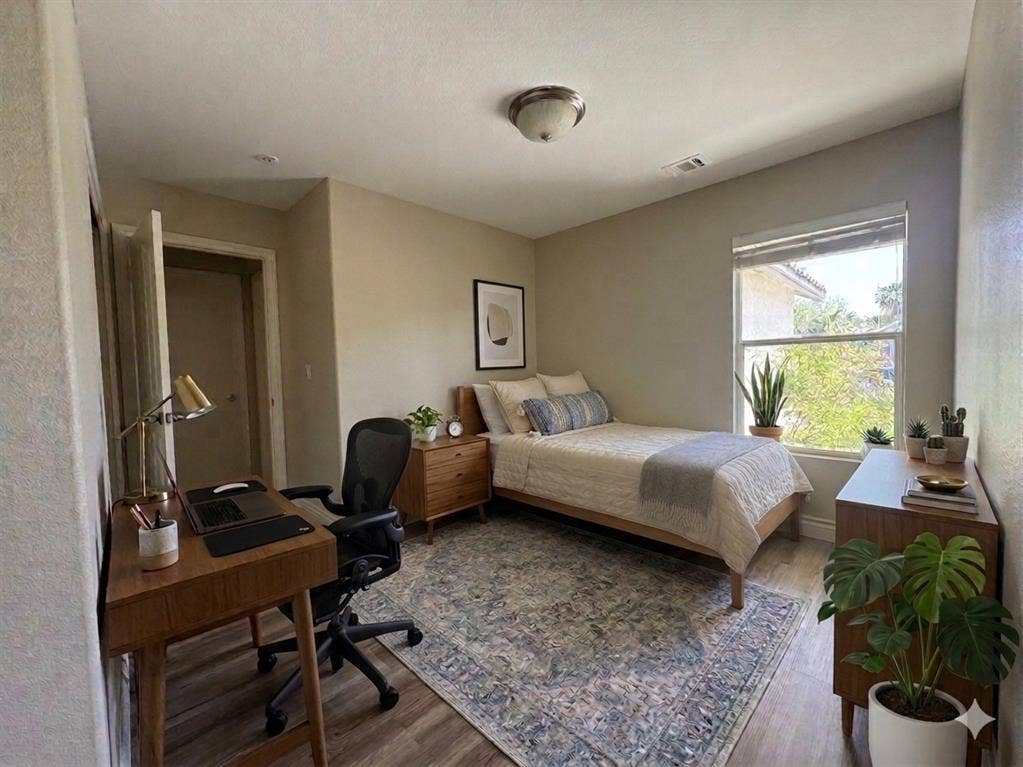 Room in central 4bd/2ba (util incl)