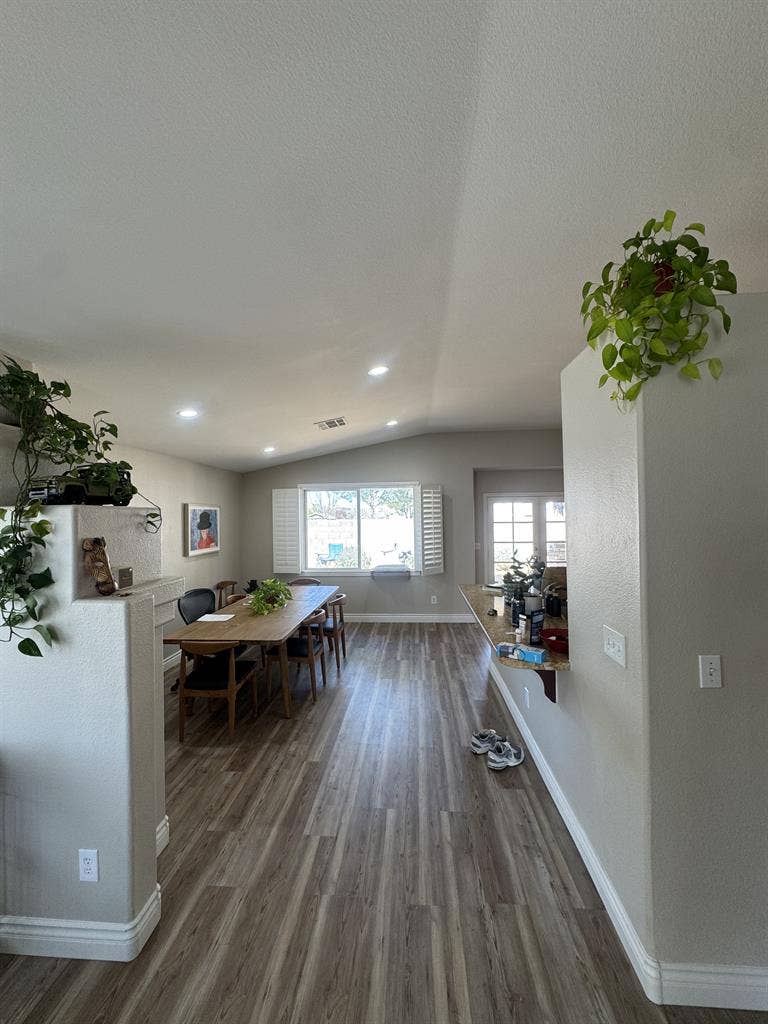 Room in central 4bd/2ba (util incl)