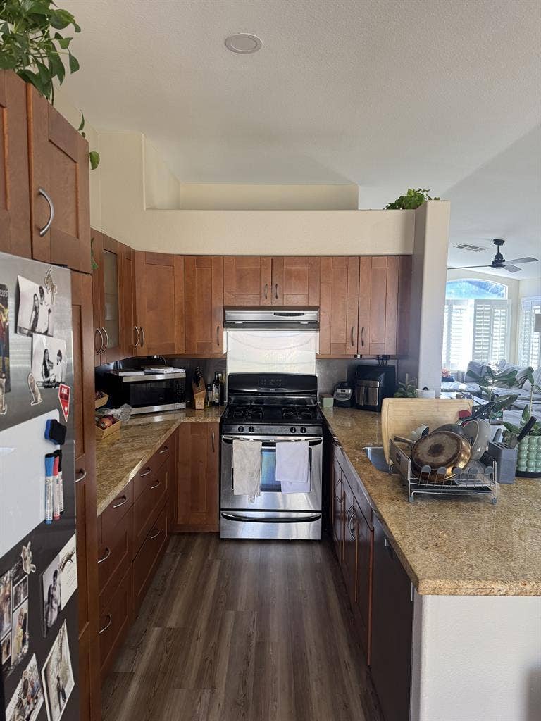 Room in central 4bd/2ba (util incl)