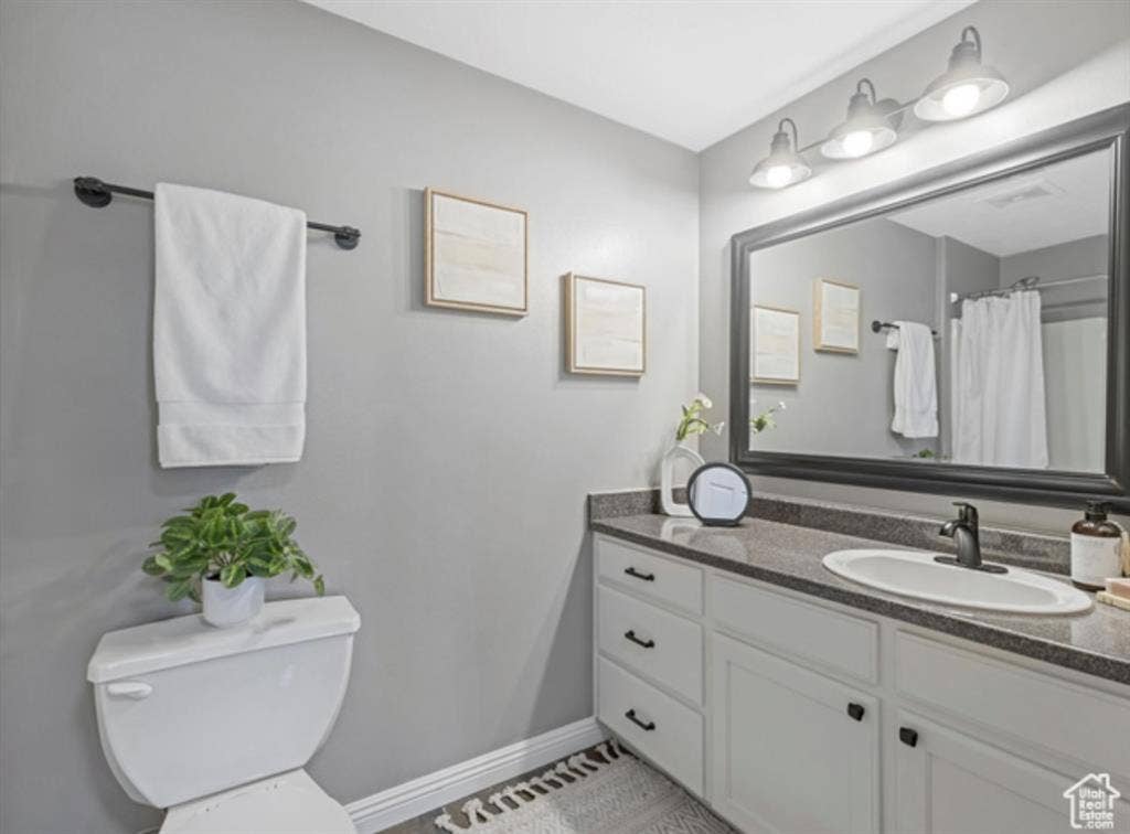Full Condo 2bed 2bath!