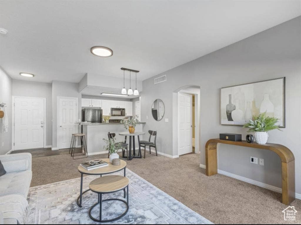 Full Condo 2bed 2bath!