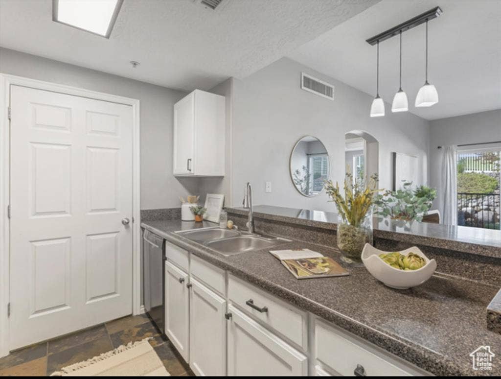 Full Condo 2bed 2bath!