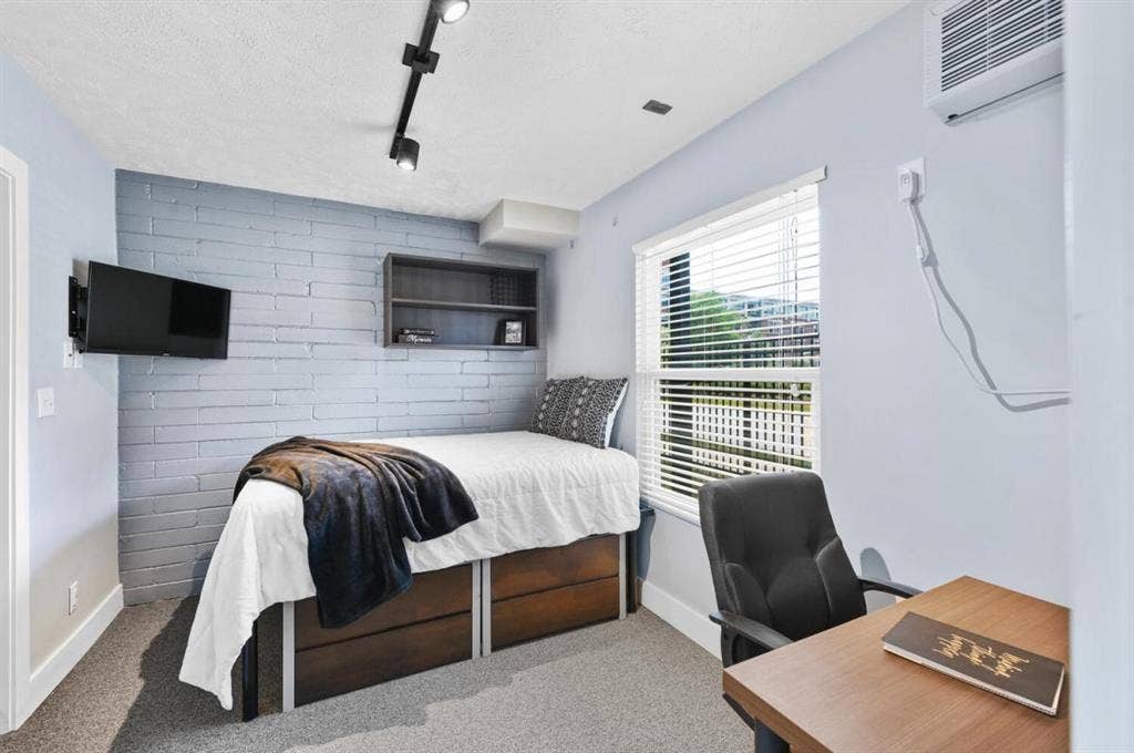 UIUC Fall 2026 - Summer 2027 Relet