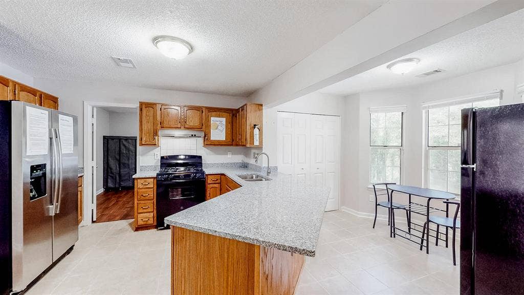 8 BR in Stone Mountain