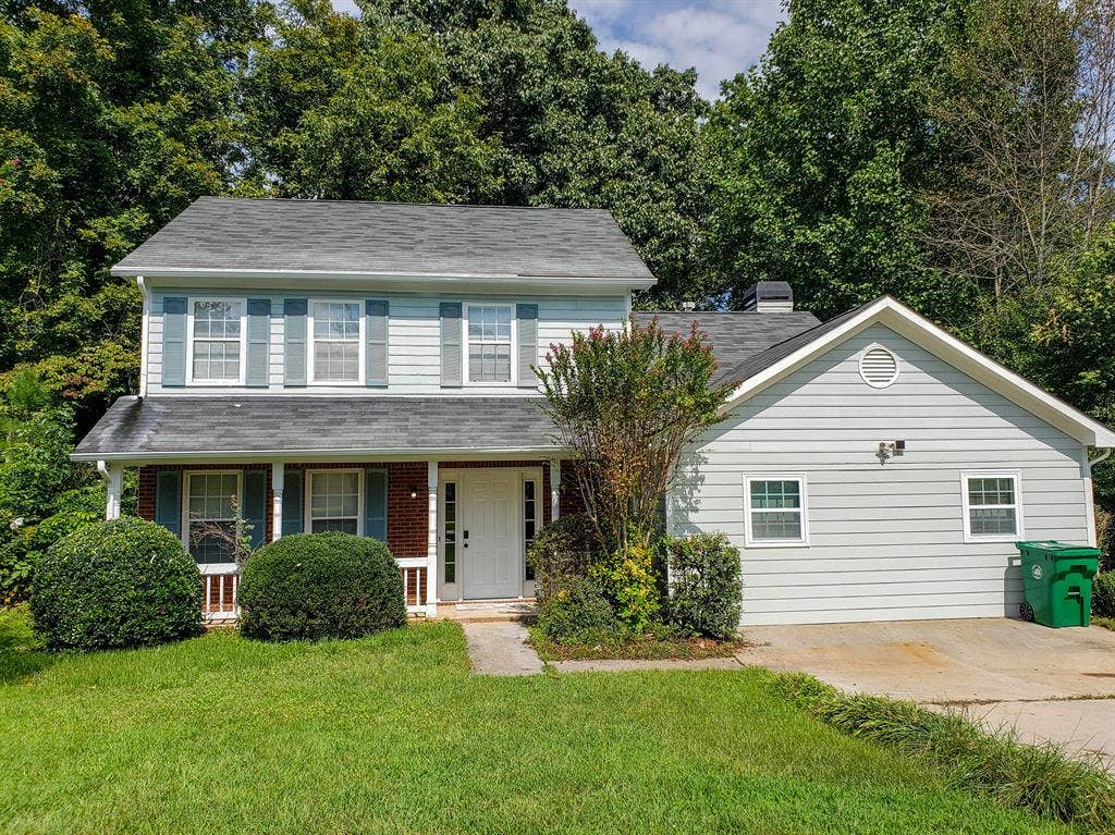 8 BR in Stone Mountain