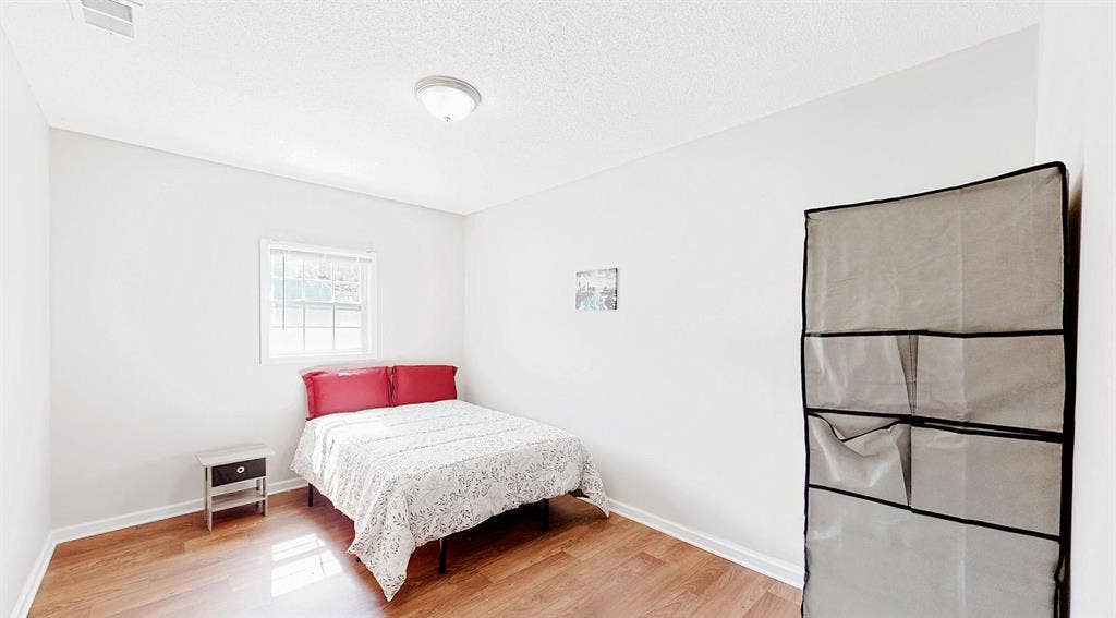 8 BR in Stone Mountain